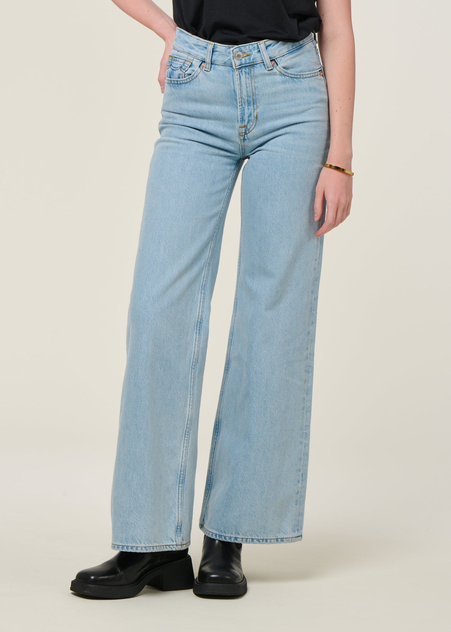Jean évasé en coton bio | bleu délavé 'jane blue reef super light used'