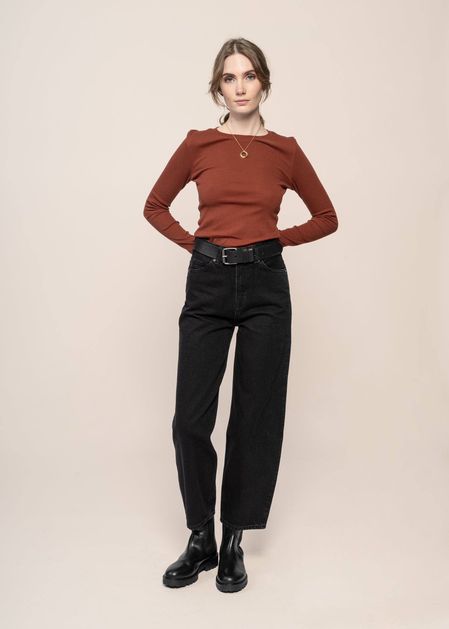 Jean ballon en coton recyclé | noir 'leila cropped - holo black used'