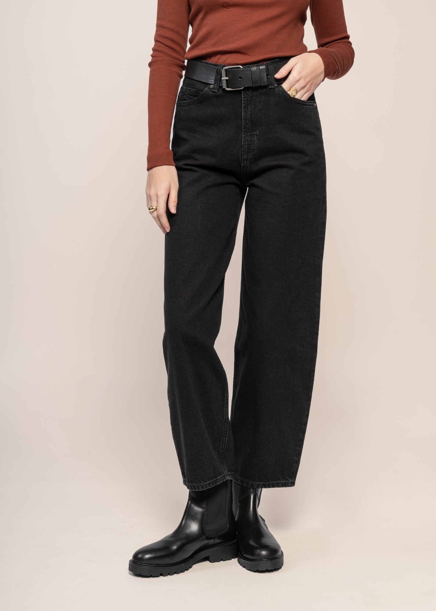 Jean ballon en coton recyclé | noir 'leila cropped - holo black used'