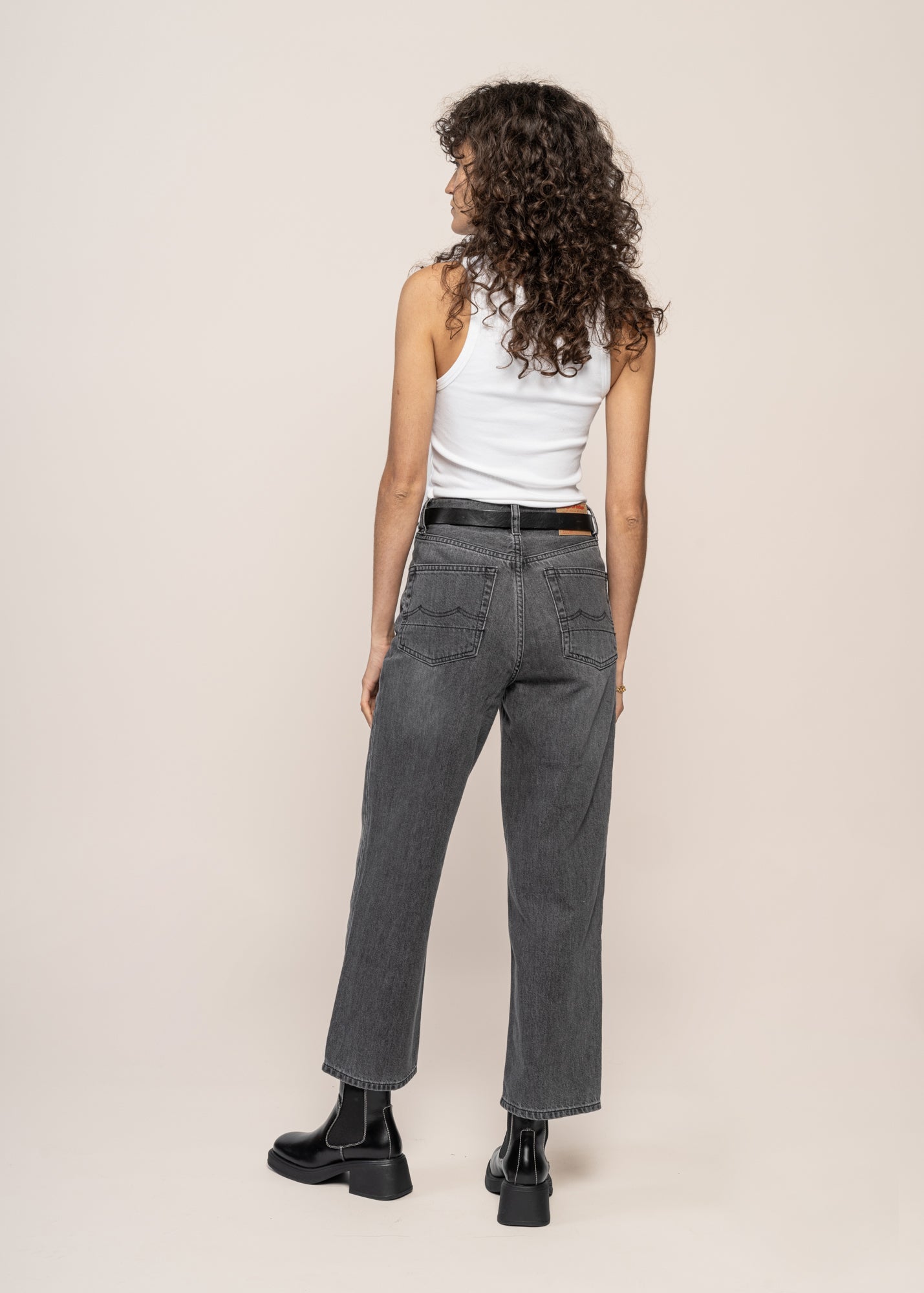 Jean droit en coton bio | noir délavé "liora - pony black od black"
