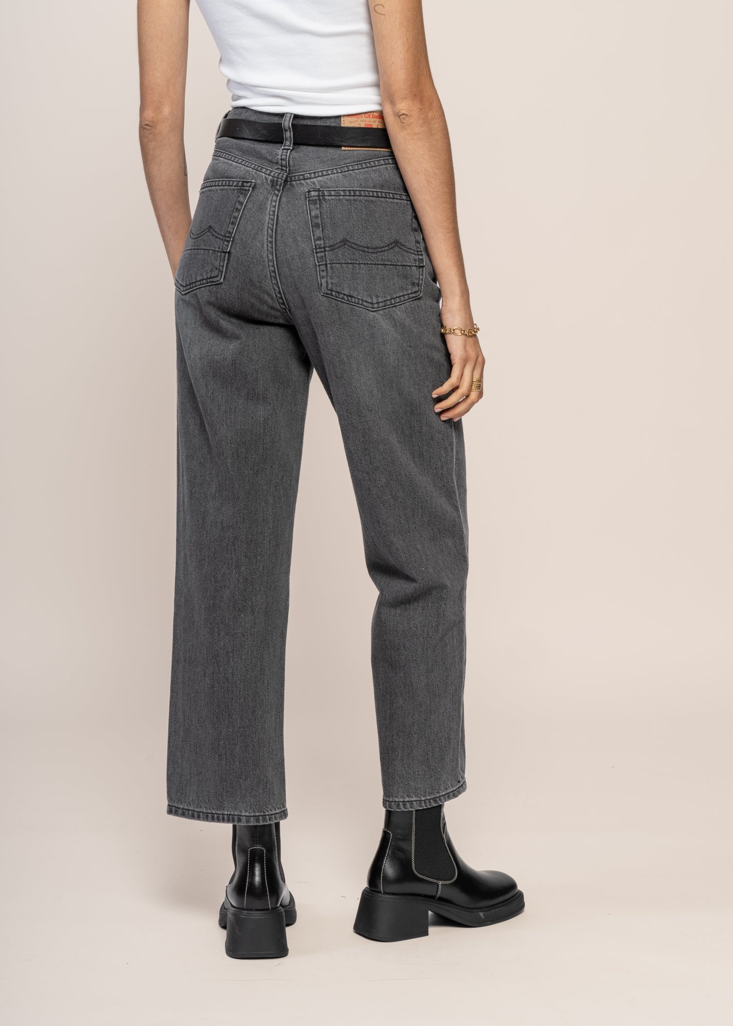Jean droit en coton bio | noir délavé "liora - pony black od black"