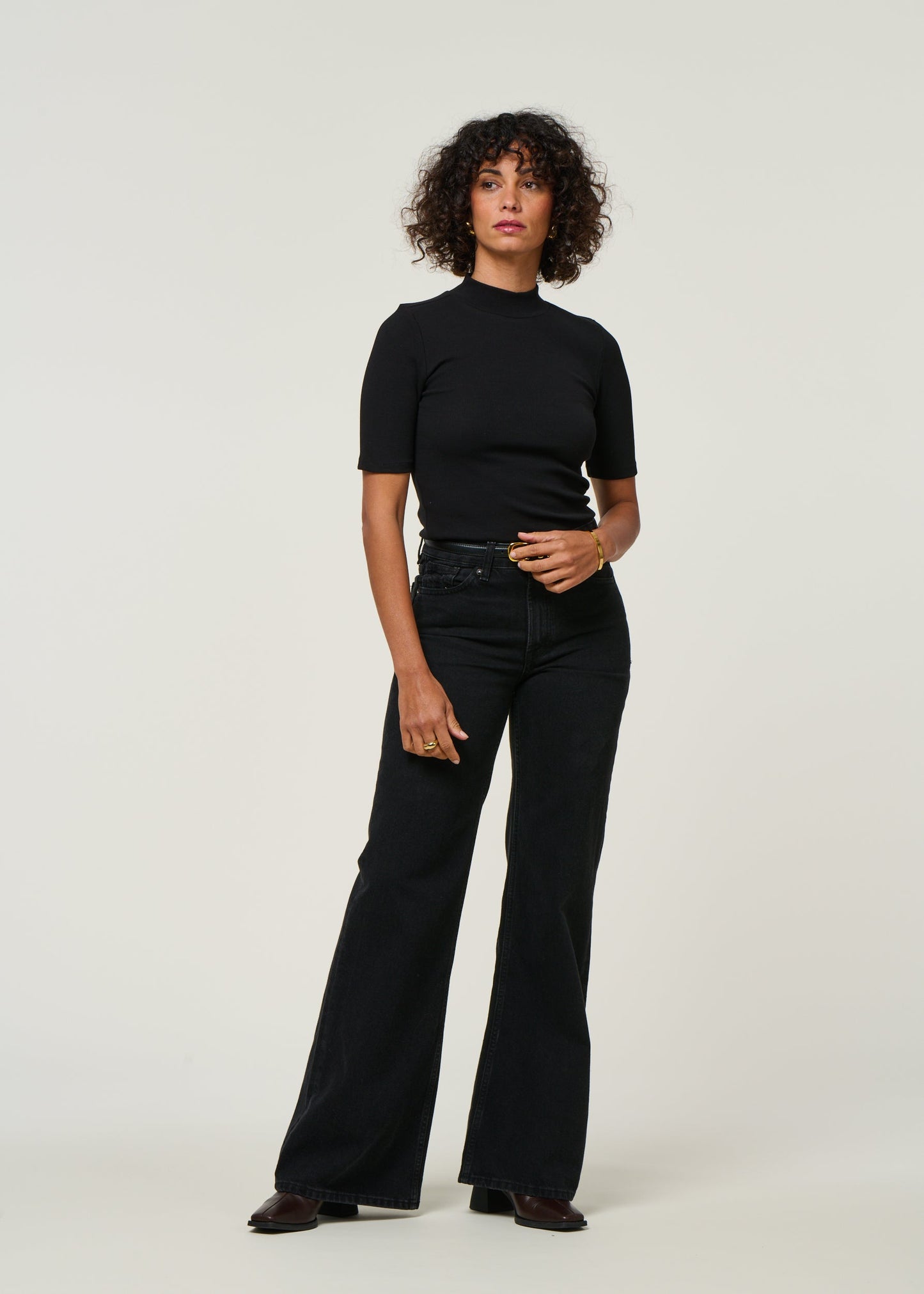 Jean évasé en coton bio et recyclé | noir "jane - holo black used"
