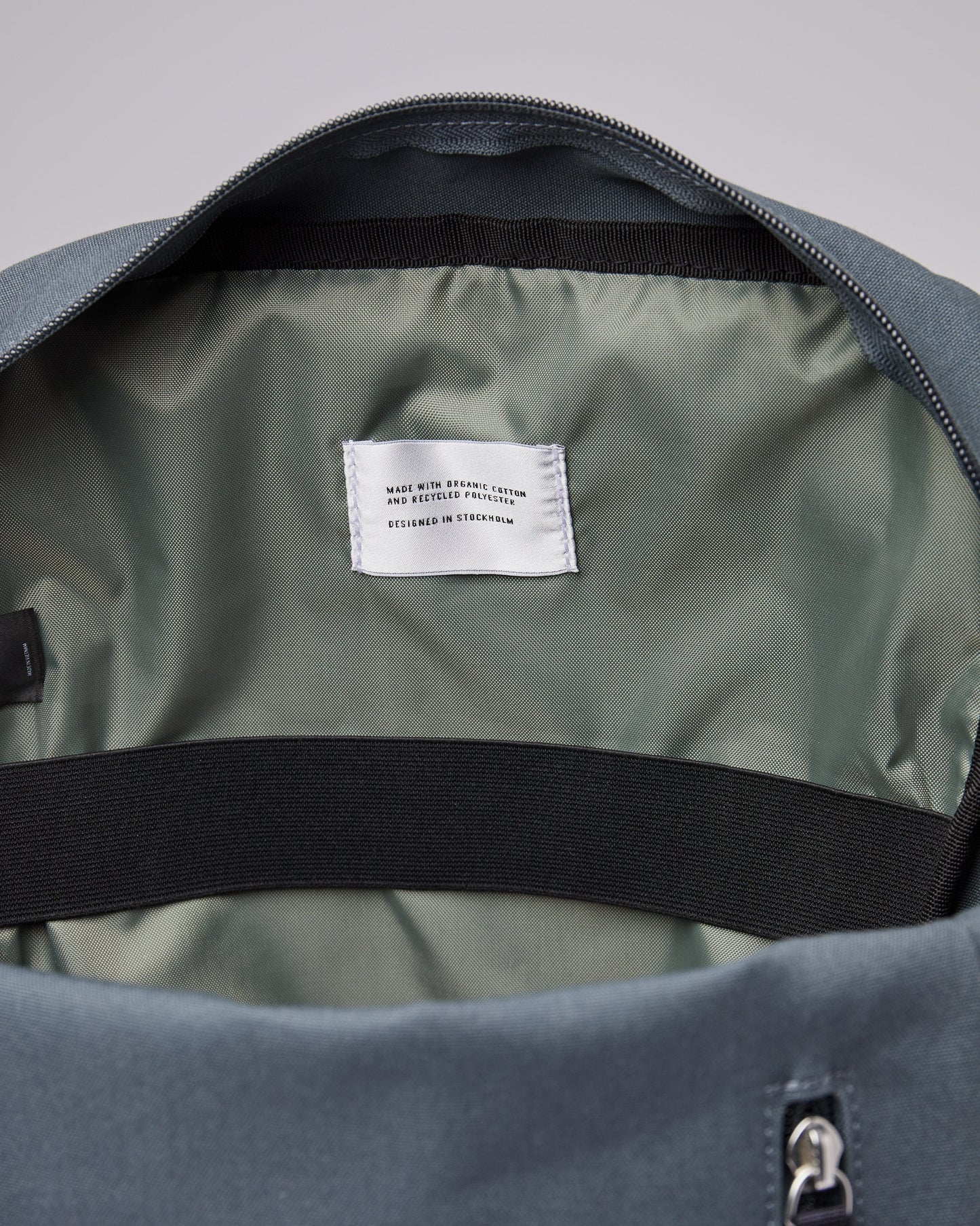 Sac à dos en coton bio et matière recyclée | Bleu "knut dark slate navy webbing"