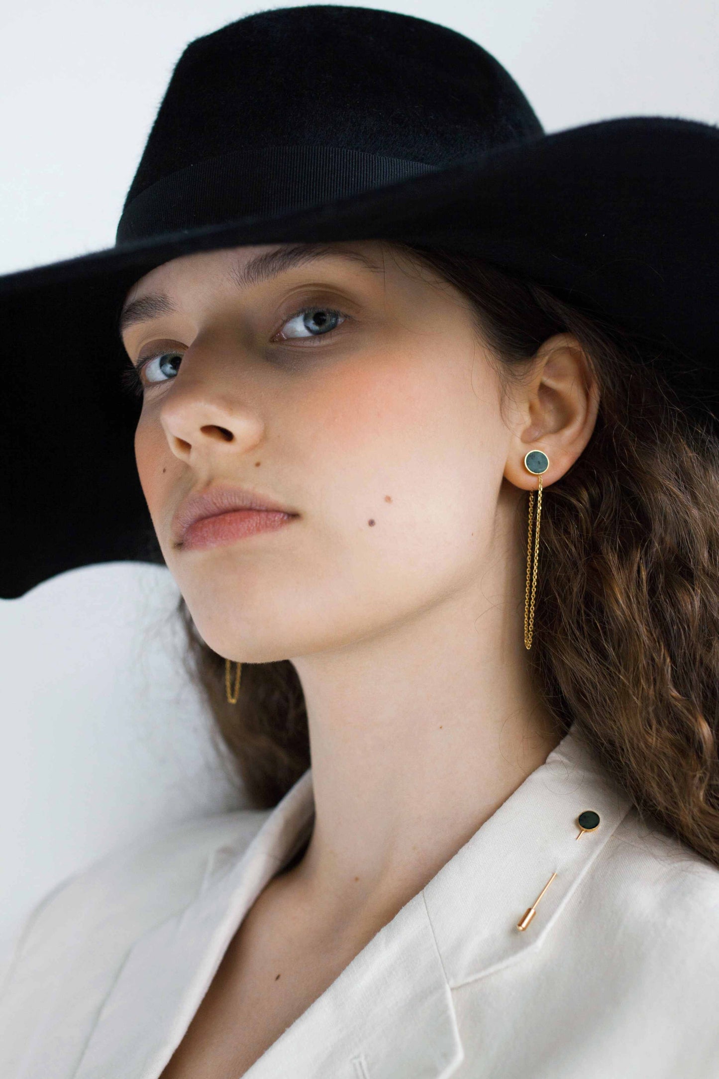 Boucles d'oreilles en argent plaqué or avec pierre en néphrite - dangle earrings gold