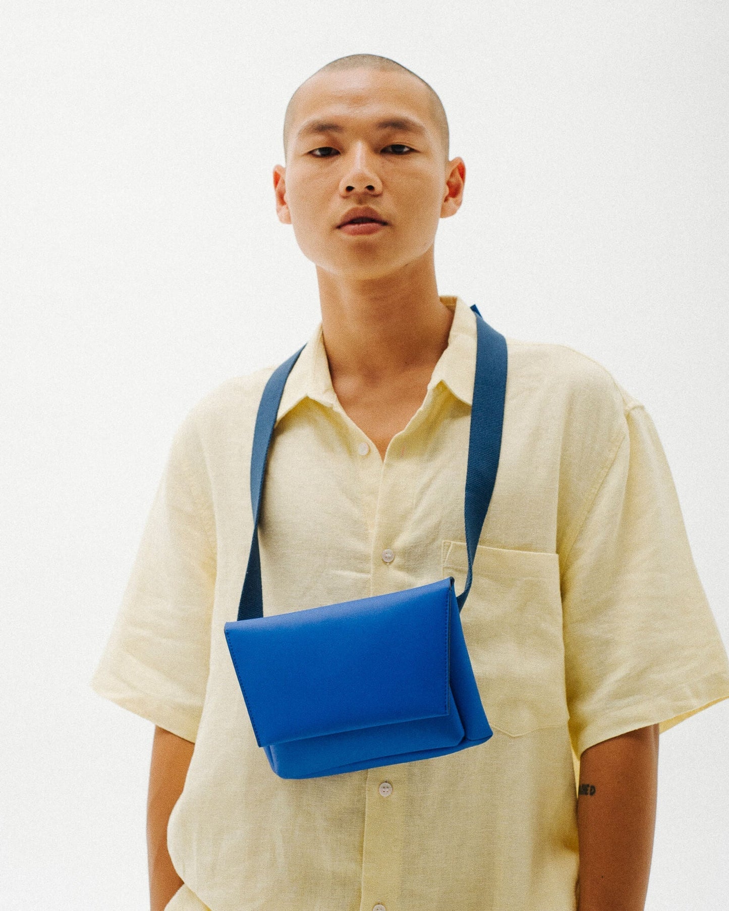 Banane bleue en matières recyclées - kangaroo belt bag regular klein