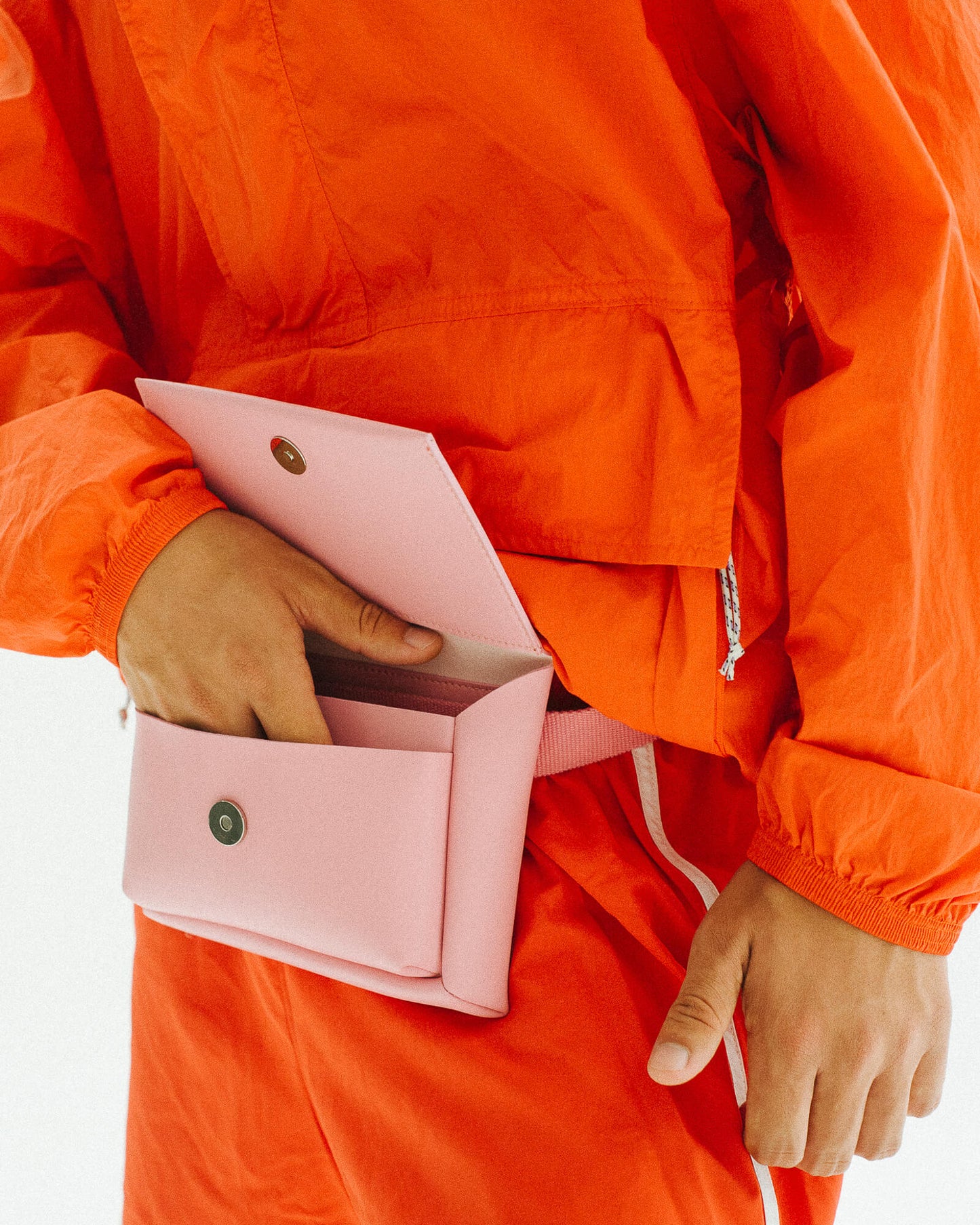 Banane rose en matières recyclées - kangaroo belt bag regular pink