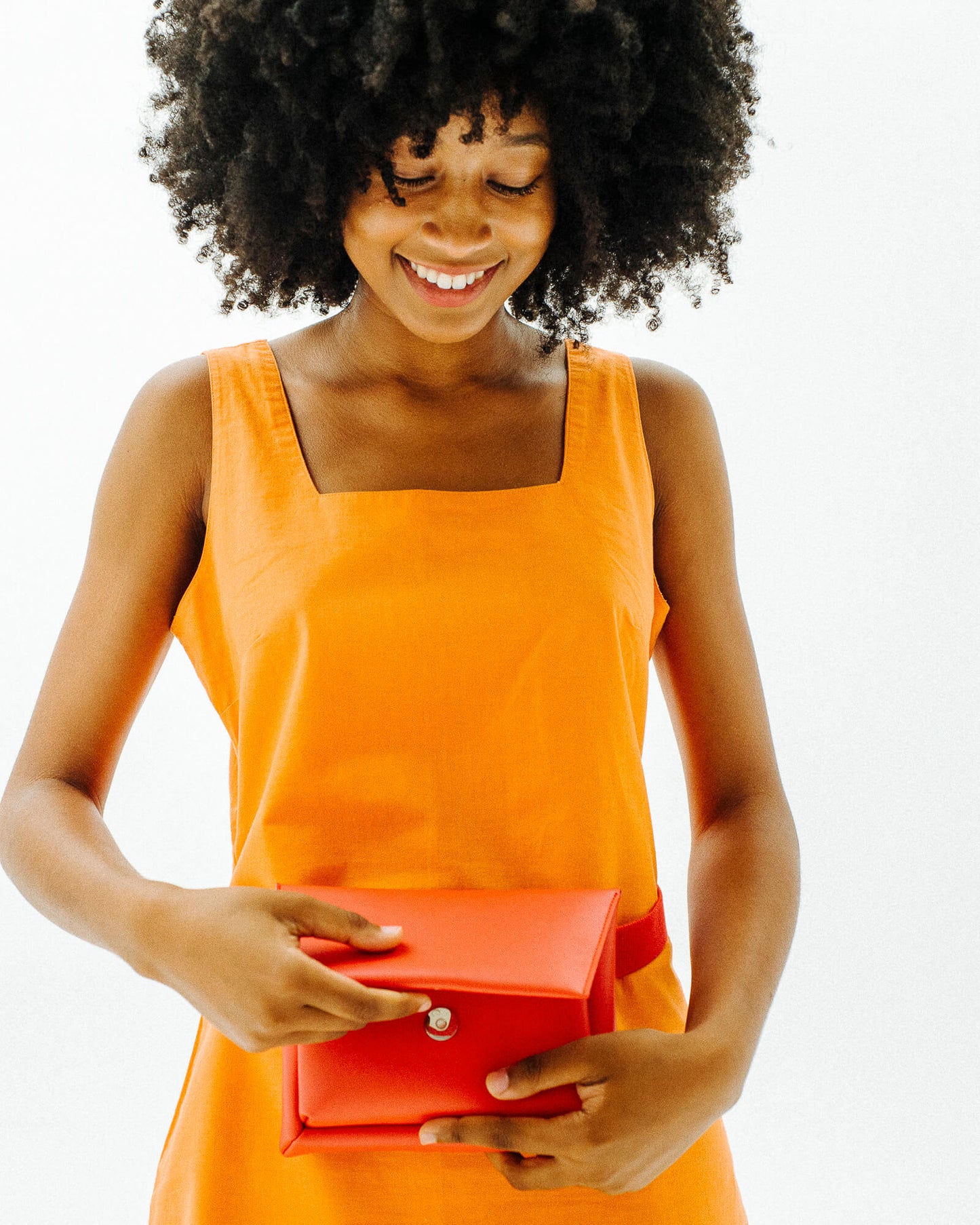 Banane rouge en banane en matières recyclées - kangaroo belt bag regular red