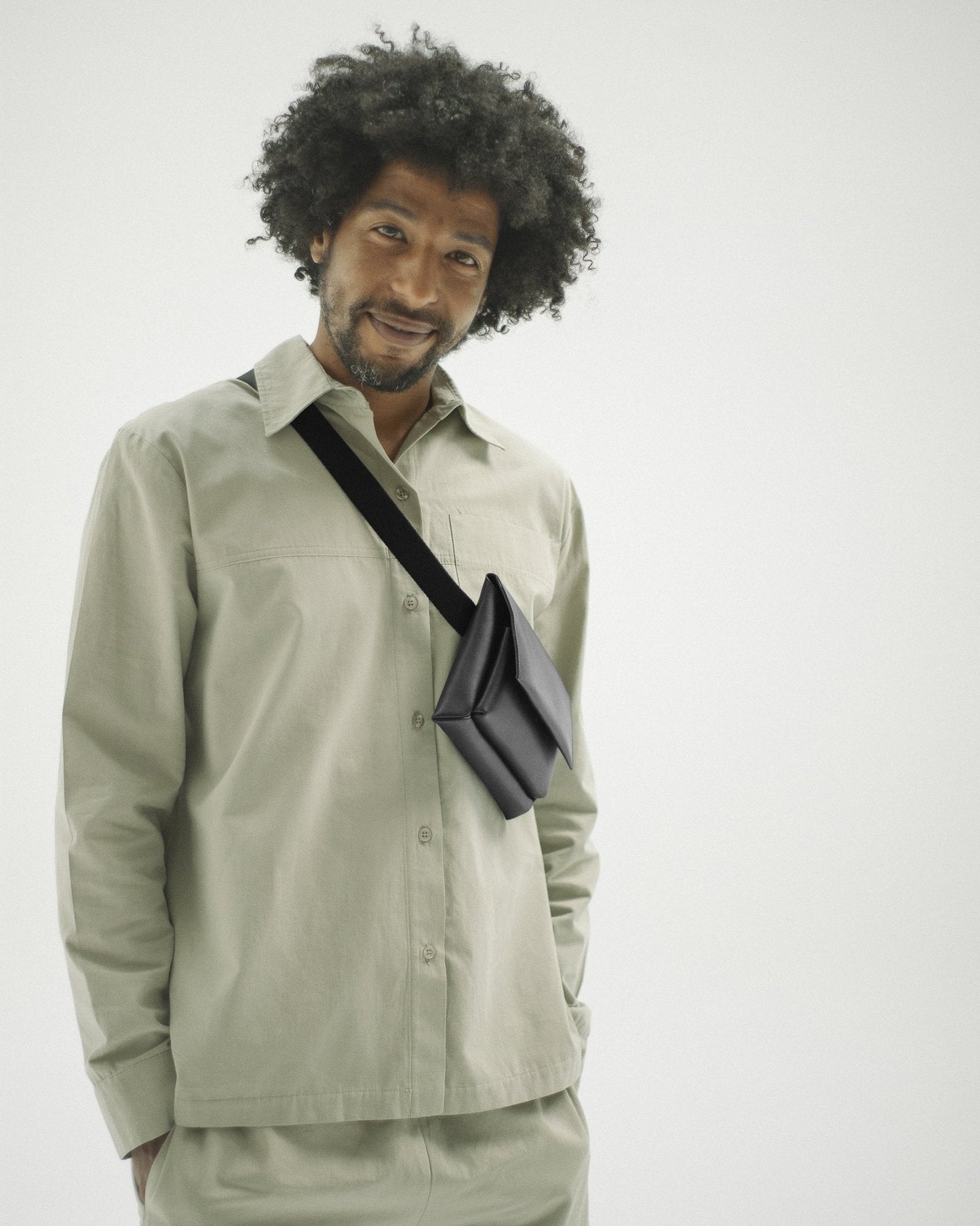 Banane noire en matières recyclées - kangaroo belt bag regular black