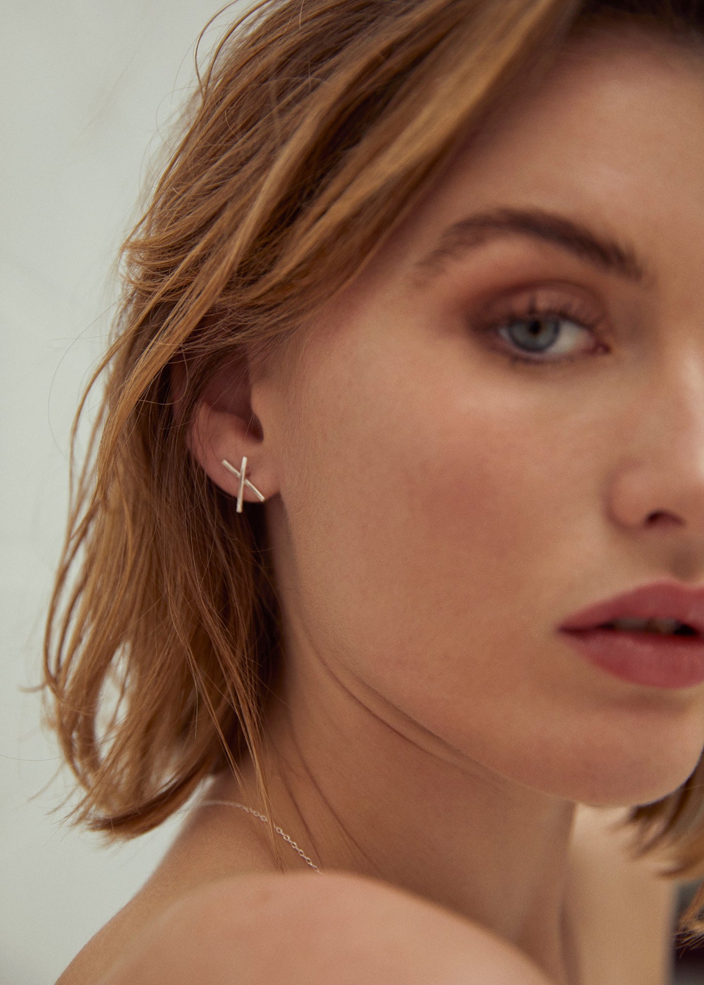 Studs double barre en argent recyclé - kiss