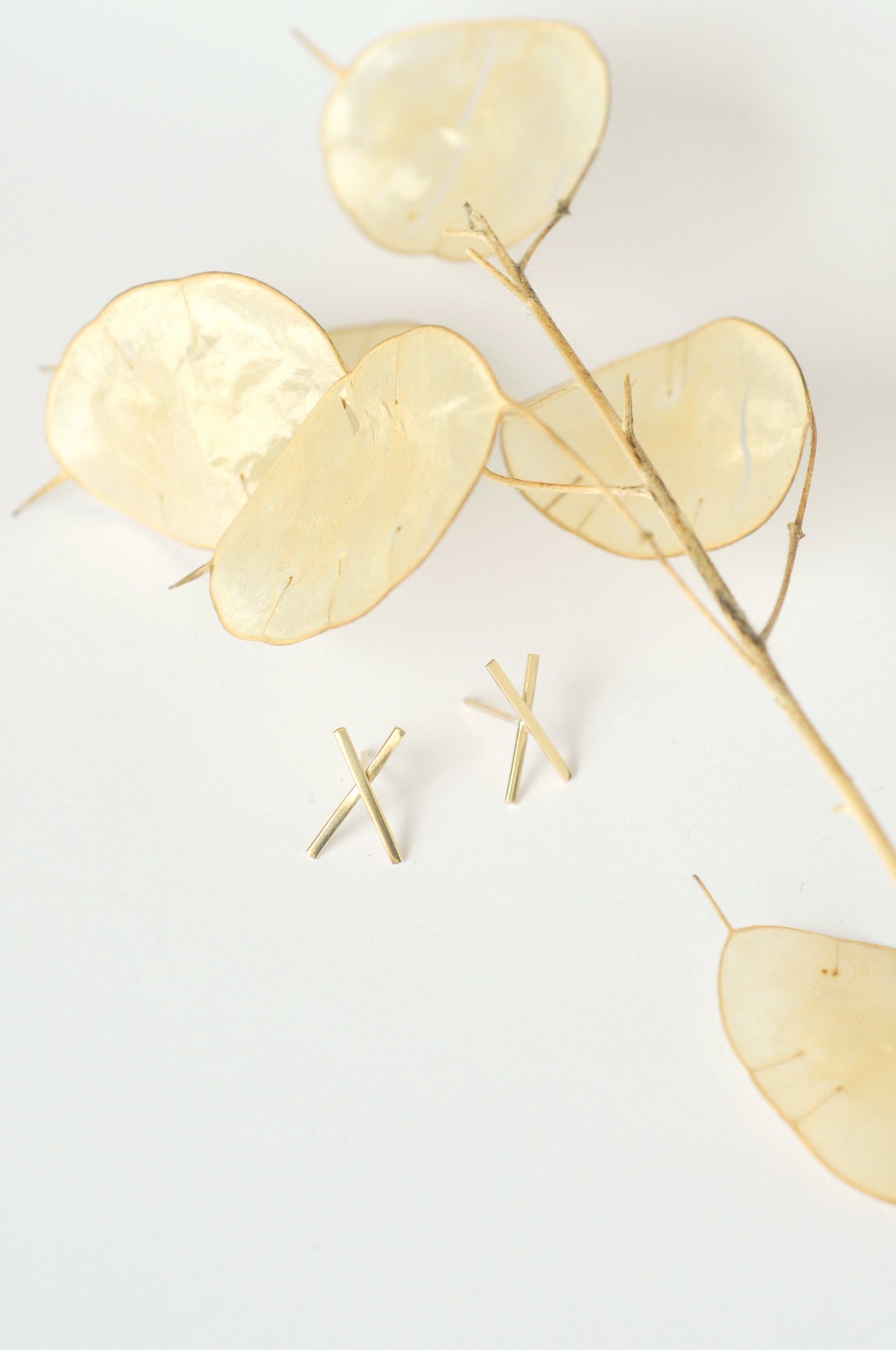Boucles d'oreilles studs double barre en or recyclé 9ct - Kiss
