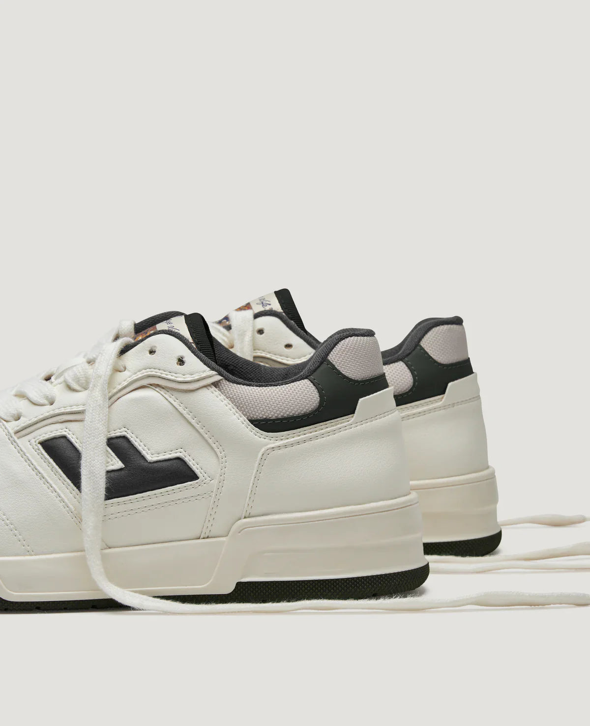 Basket mixte vegan en recyclé | blanc et anthracite "Leonardo 02 anthracite"