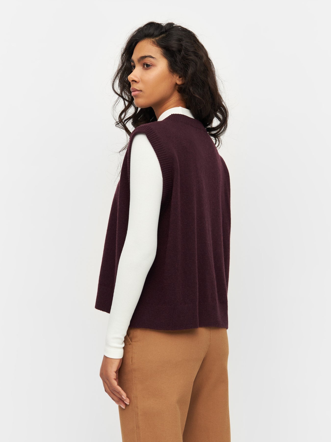 Pull sans manches en laine bio | Acajou "lambswool vest chocolate plum"