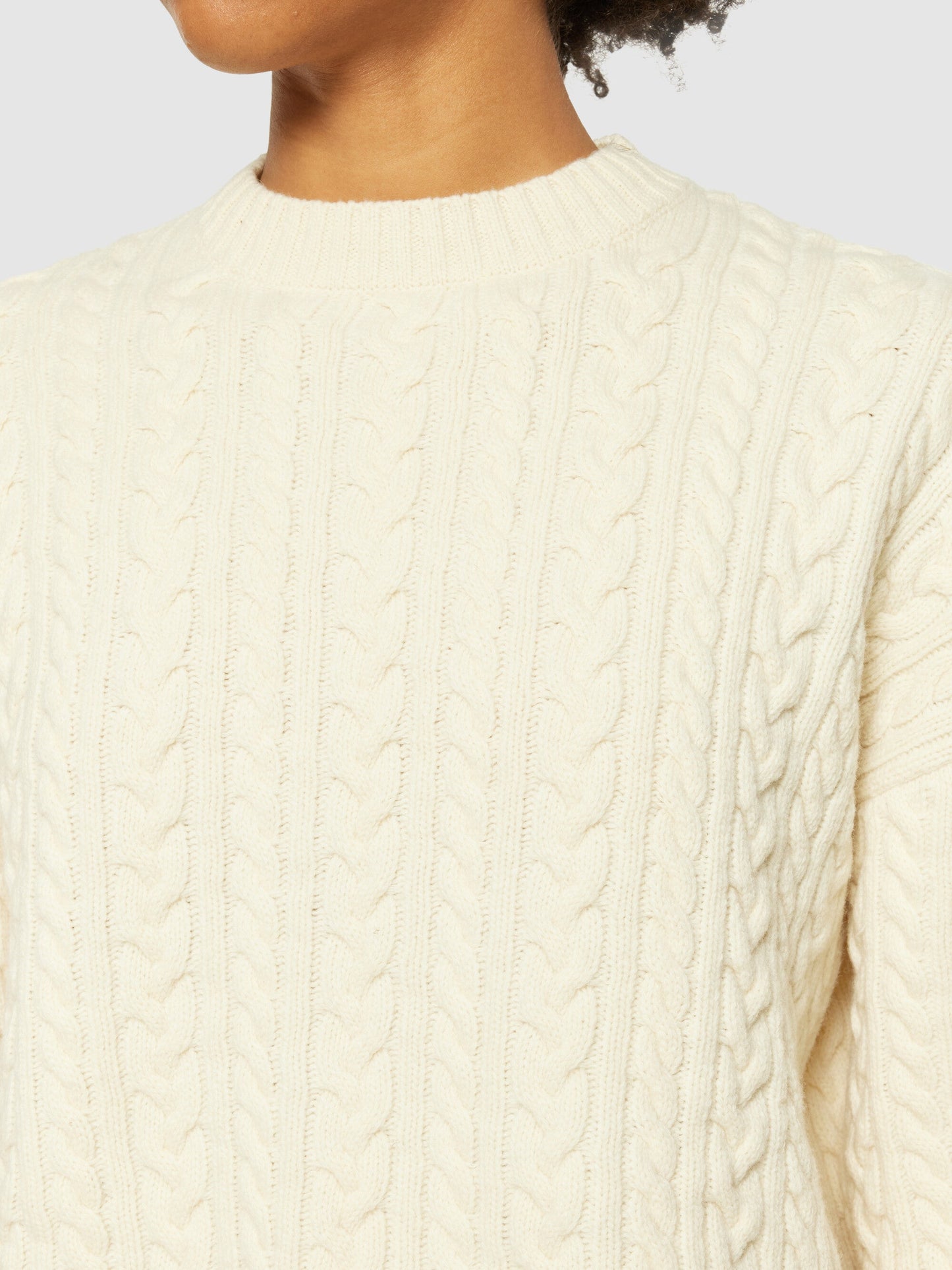 Pull texturé en laine certifiée | écru "lambswool cable crew neck buttercream"