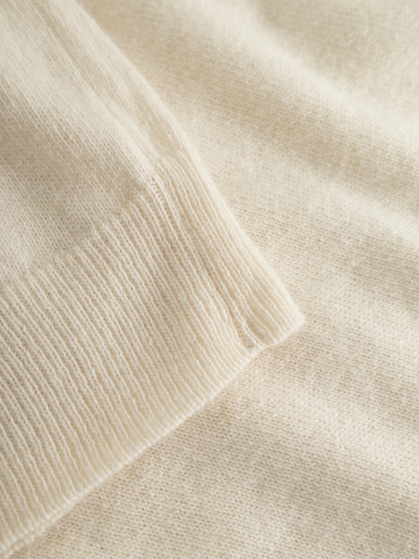 Pull col roulé en laine certifiée | Écru "lambswool roll neck buttercream"