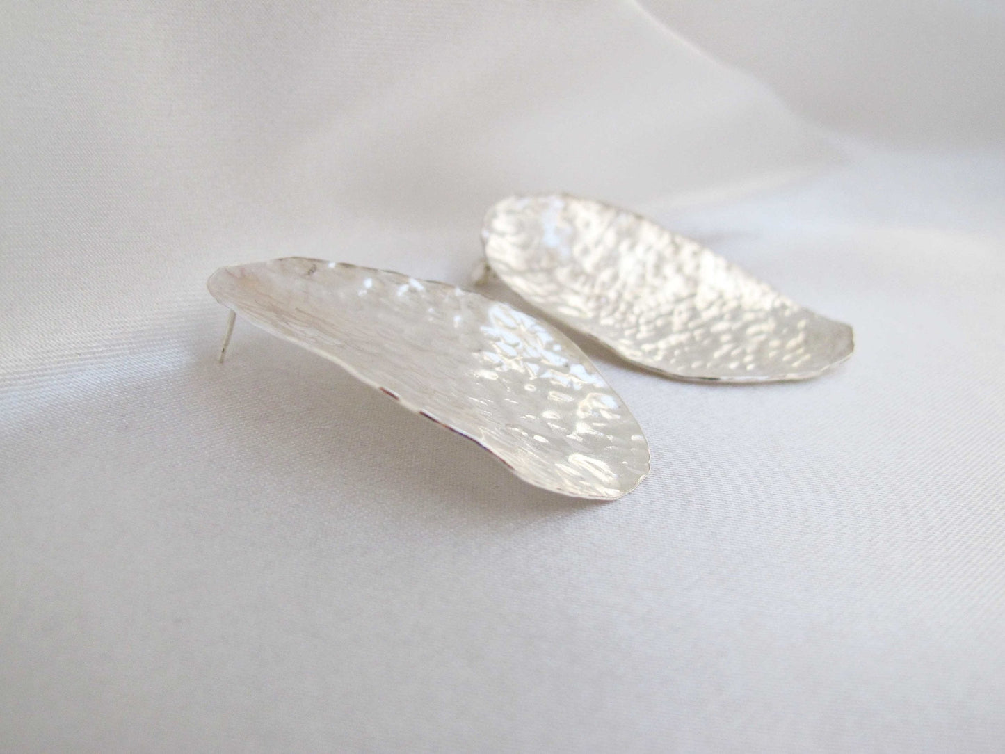 Boucles d'oreilles texturées en argent recyclé