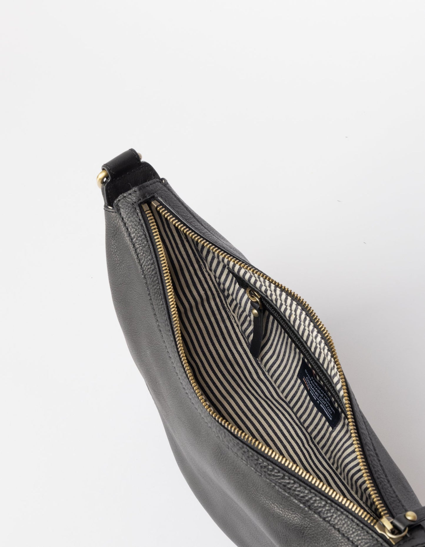 Sac à bandoulière en cuir certifié | noir "leo black soft grain leather"