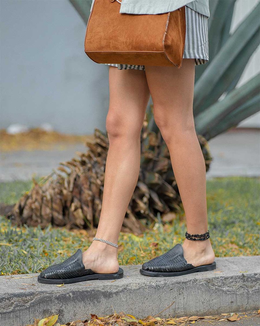 Mules noires cuir tannage végétal - Emma