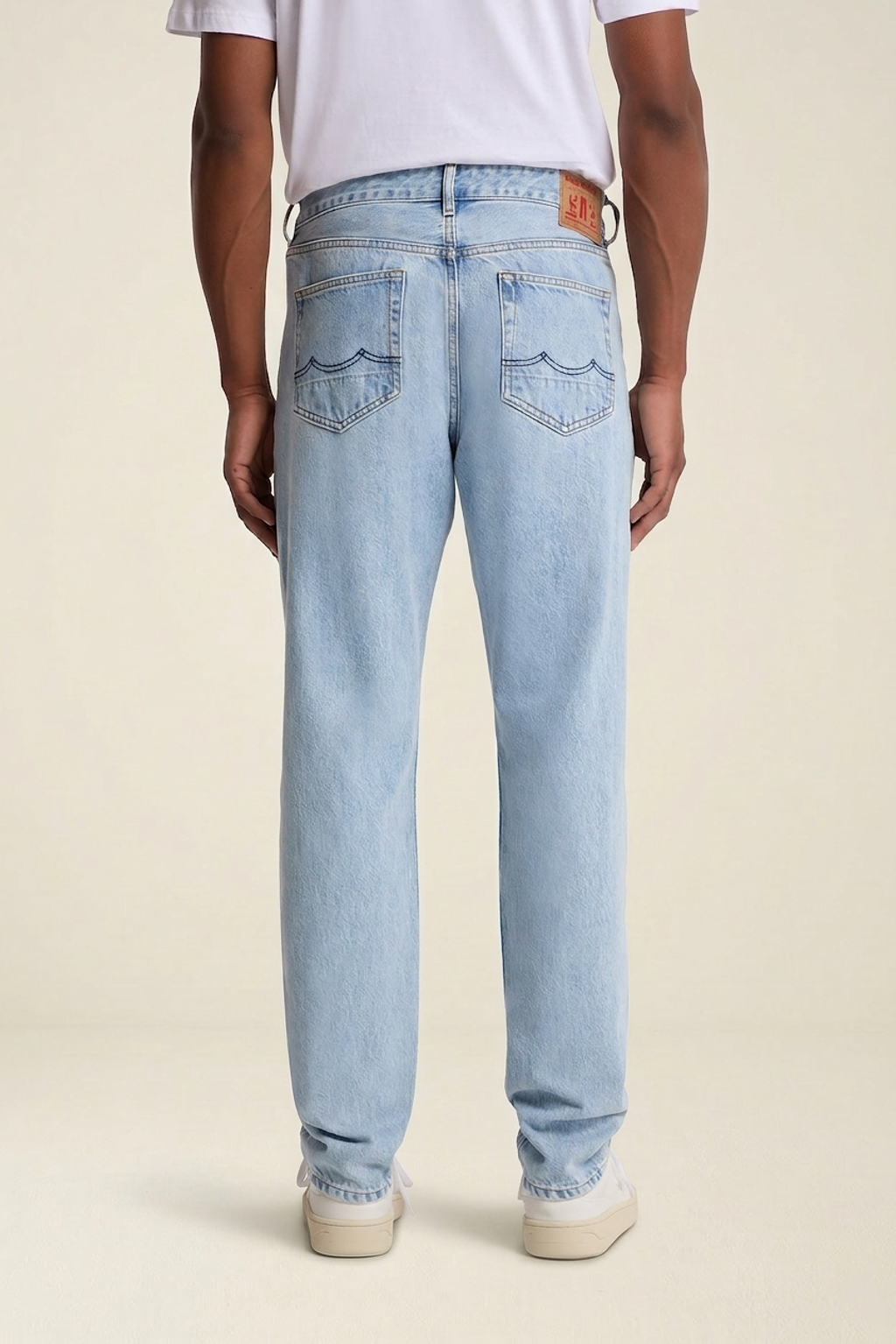 Jean fuselé en coton bio | denim clair "sushan - blue reef super light used" | Blue reef super light used