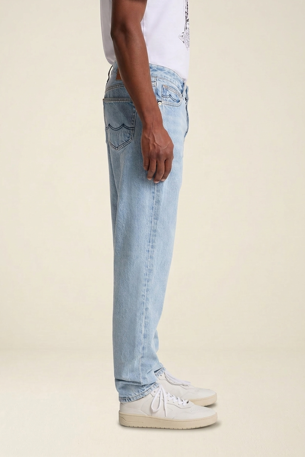 Jean fuselé en coton bio | denim clair "sushan - blue reef super light used" | Blue reef super light used