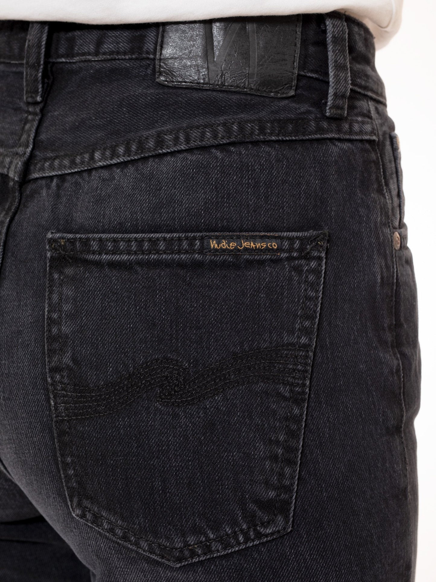 Jean droit délavé en coton bio | noir "lofty lo vintage black"