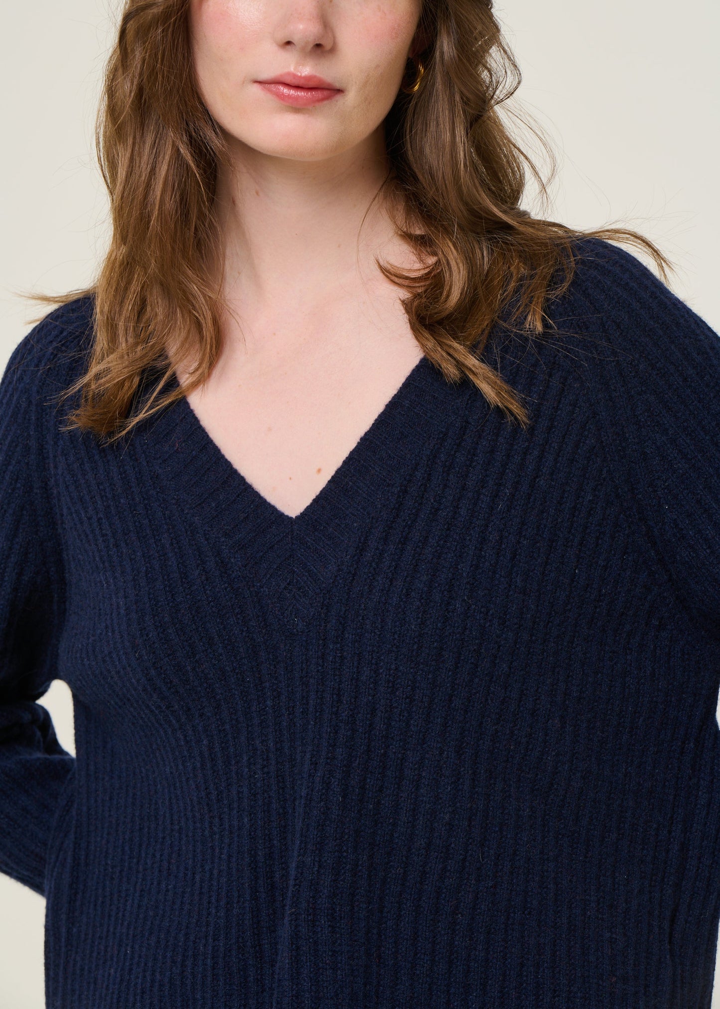 Pull col v en cachemire recyclé | bleu "manon - blu mora"