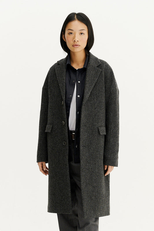 Manteau mi-long en laine bio recyclée | girs "genoa - anthracite herringbone"