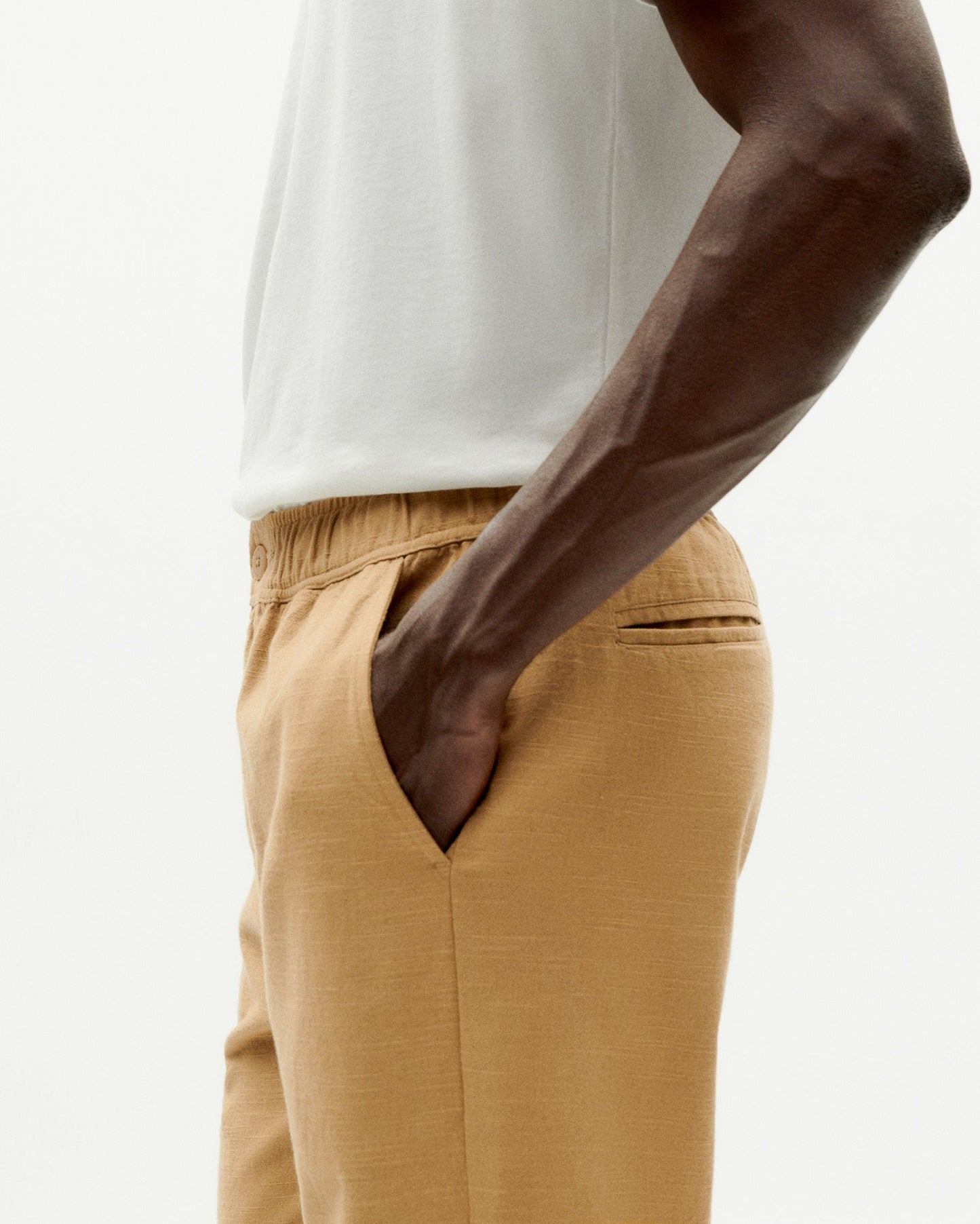 Pantalon droit en coton bio | Camel "light travel"