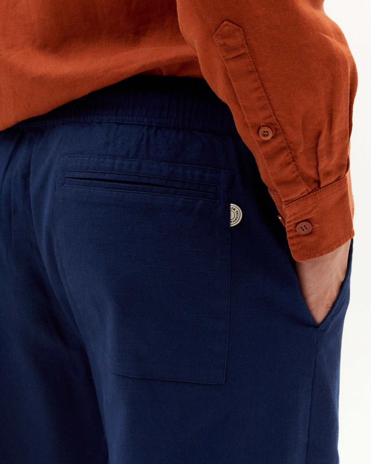 Pantalon droit en coton bio | marine 'blue night light travel pants'