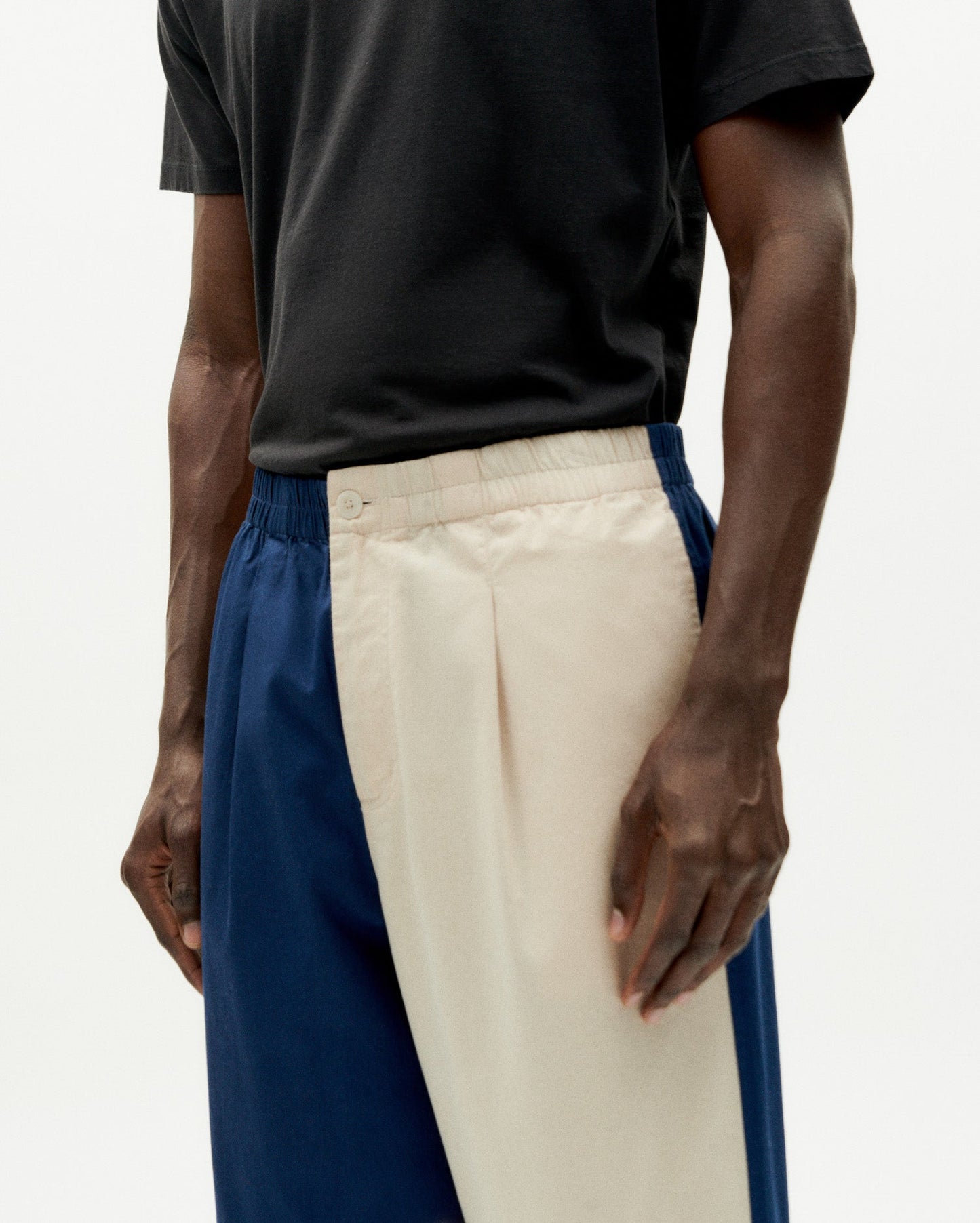 Pantalon droit en coton bio | Tricolore "patched luc pants navy ivory camel"