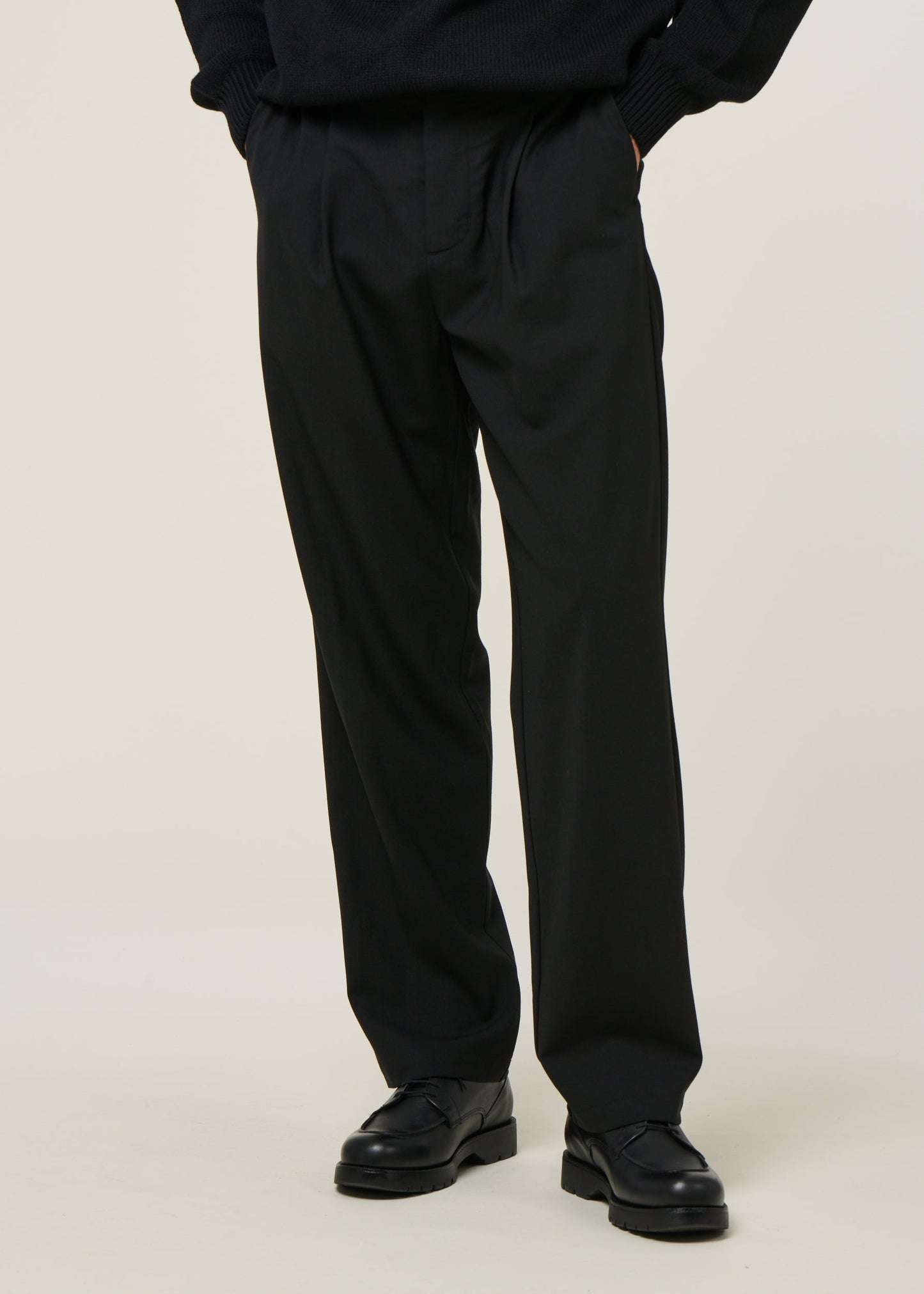 Pantalon droit à pinces en laine certifiée | noir 'black pierre pants - black'