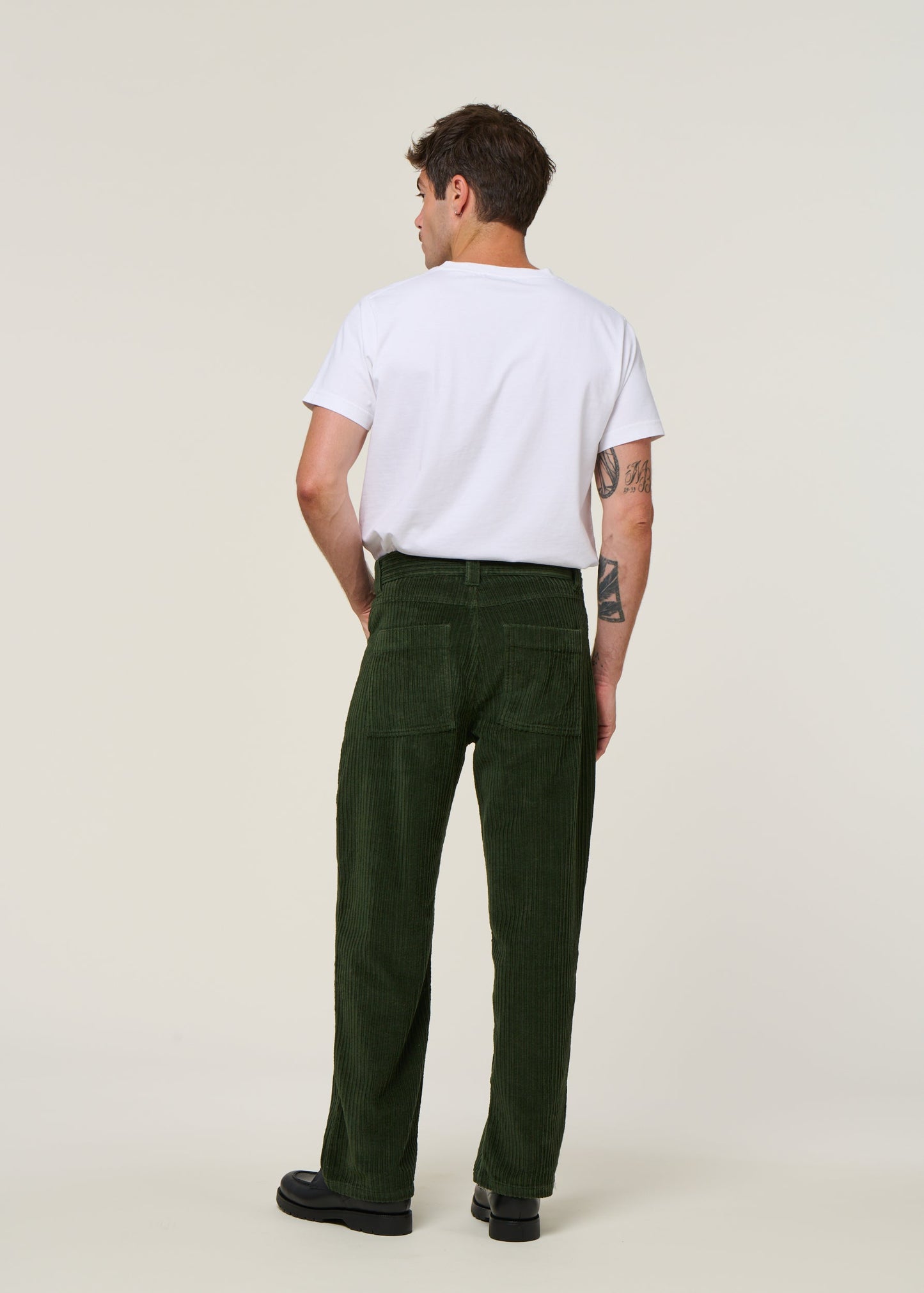 Pantalon droit velours en coton bio | vert "bottle green corduroy david pants - green"