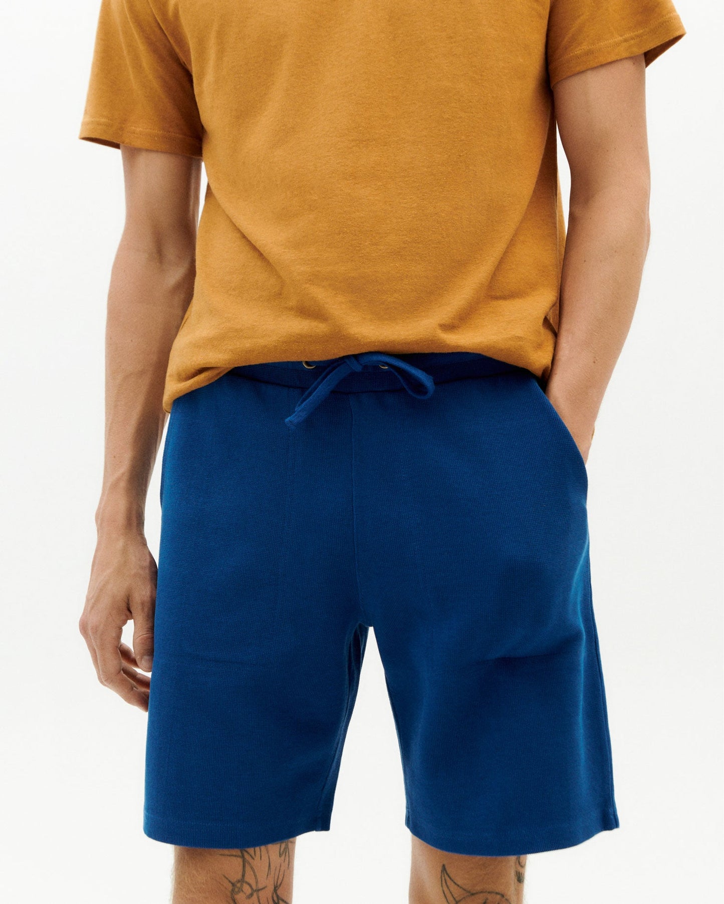 Short bleu klein texturé en coton bio et recyclé - klein blue trash joseph