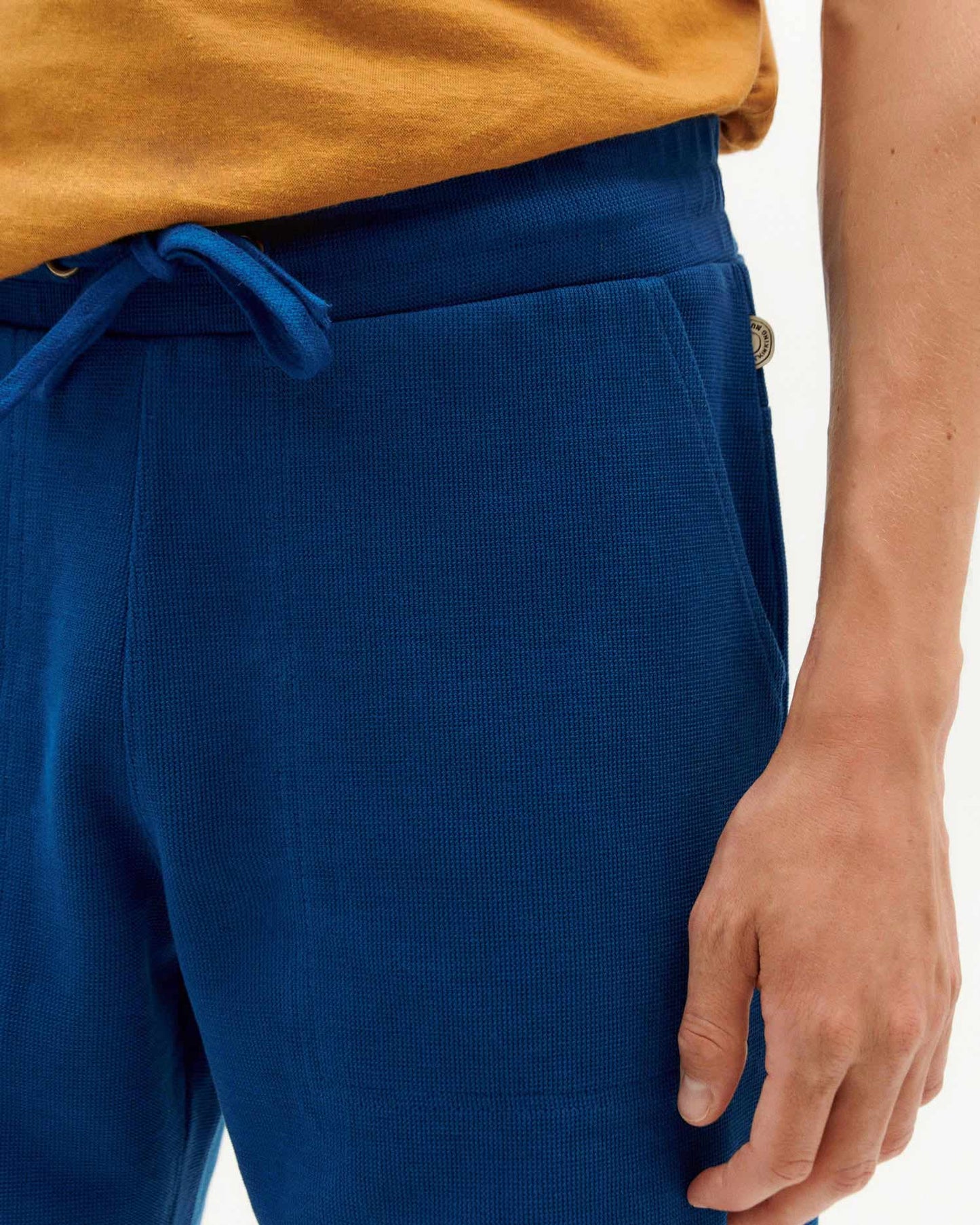Short bleu klein texturé en coton bio et recyclé - klein blue trash joseph