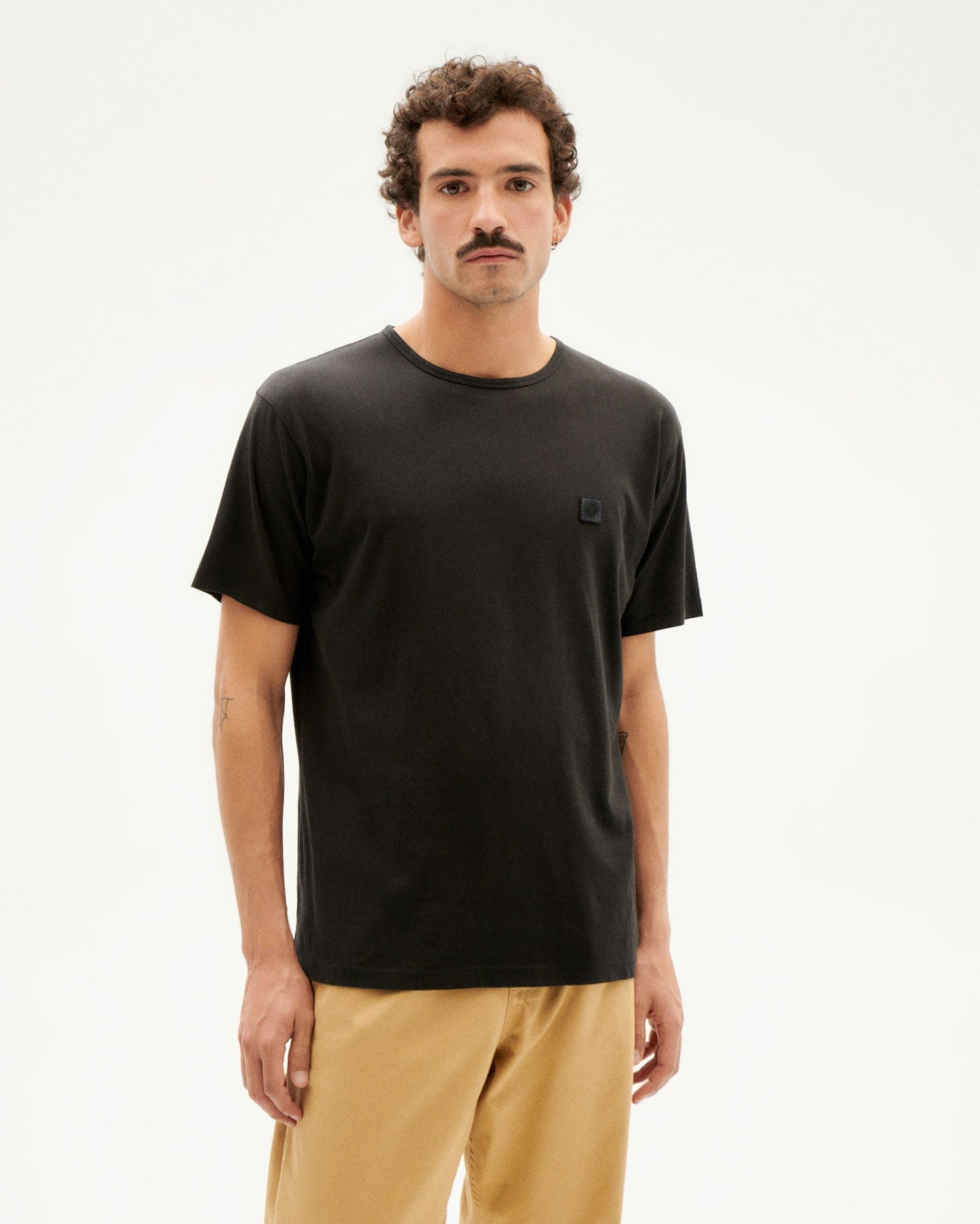 T-shirt manches courtes en coton bio | noir "Sol black patch tshirt"