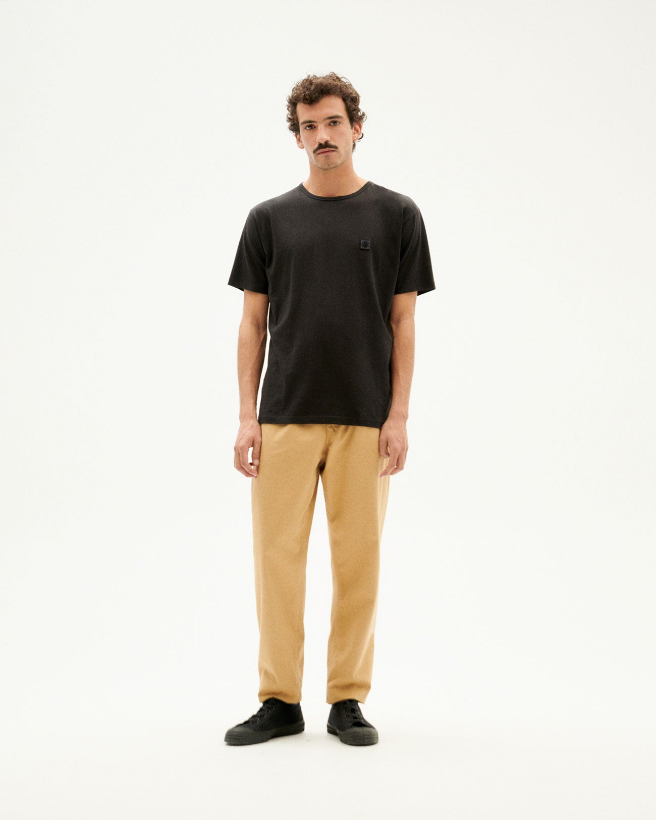 T-shirt manches courtes en coton bio | noir "Sol black patch tshirt"
