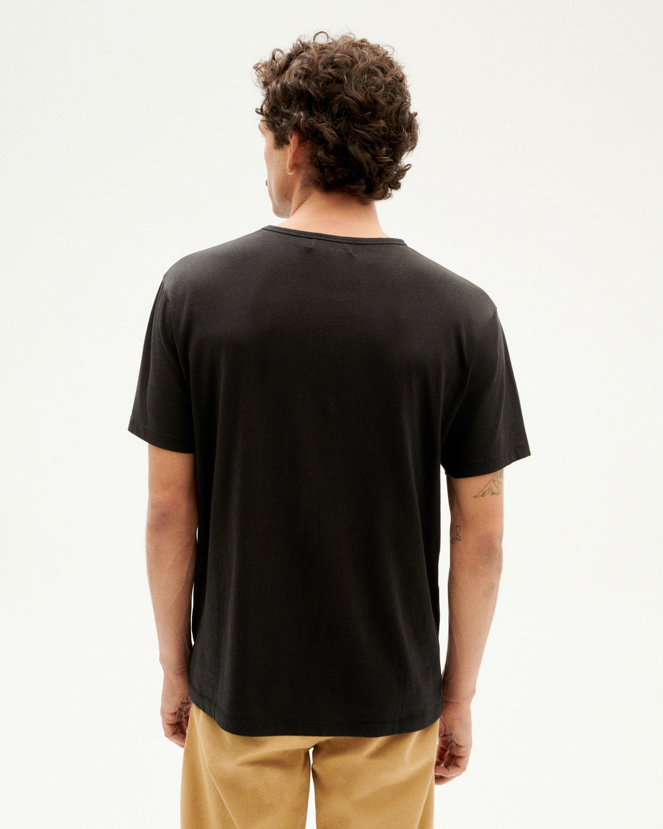 T-shirt manches courtes en coton bio | noir "Sol black patch tshirt"