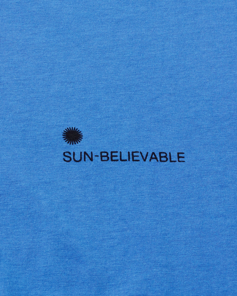 T-shirt en coton bio | Bleu motif brodé "sun believable heritage blue t-shirt"