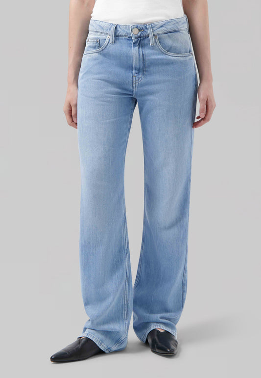 Jean taille basse évasé en coton bio et recyclé | Bleu délavé "loose jamie flow stone vintage"