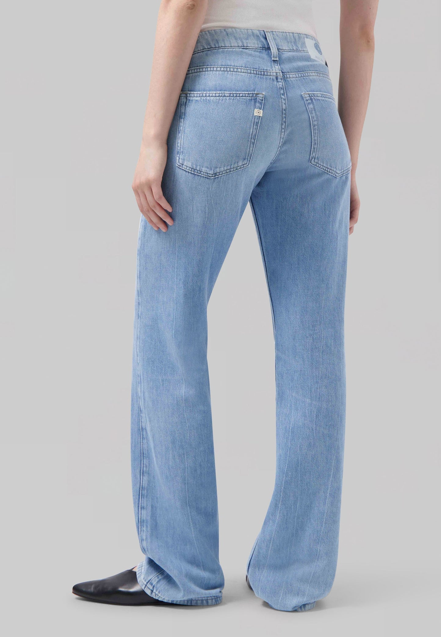 Jean taille basse évasé en coton bio et recyclé | Bleu délavé "loose jamie flow stone vintage"