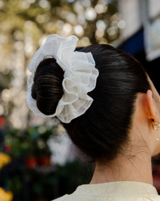 maxi chouchou  upcyclé en broderie anglaise | - maxi - blanc