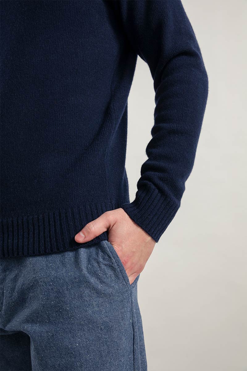 Pull col rond en cachemire recyclé | marine "maglia romeo blu mora"