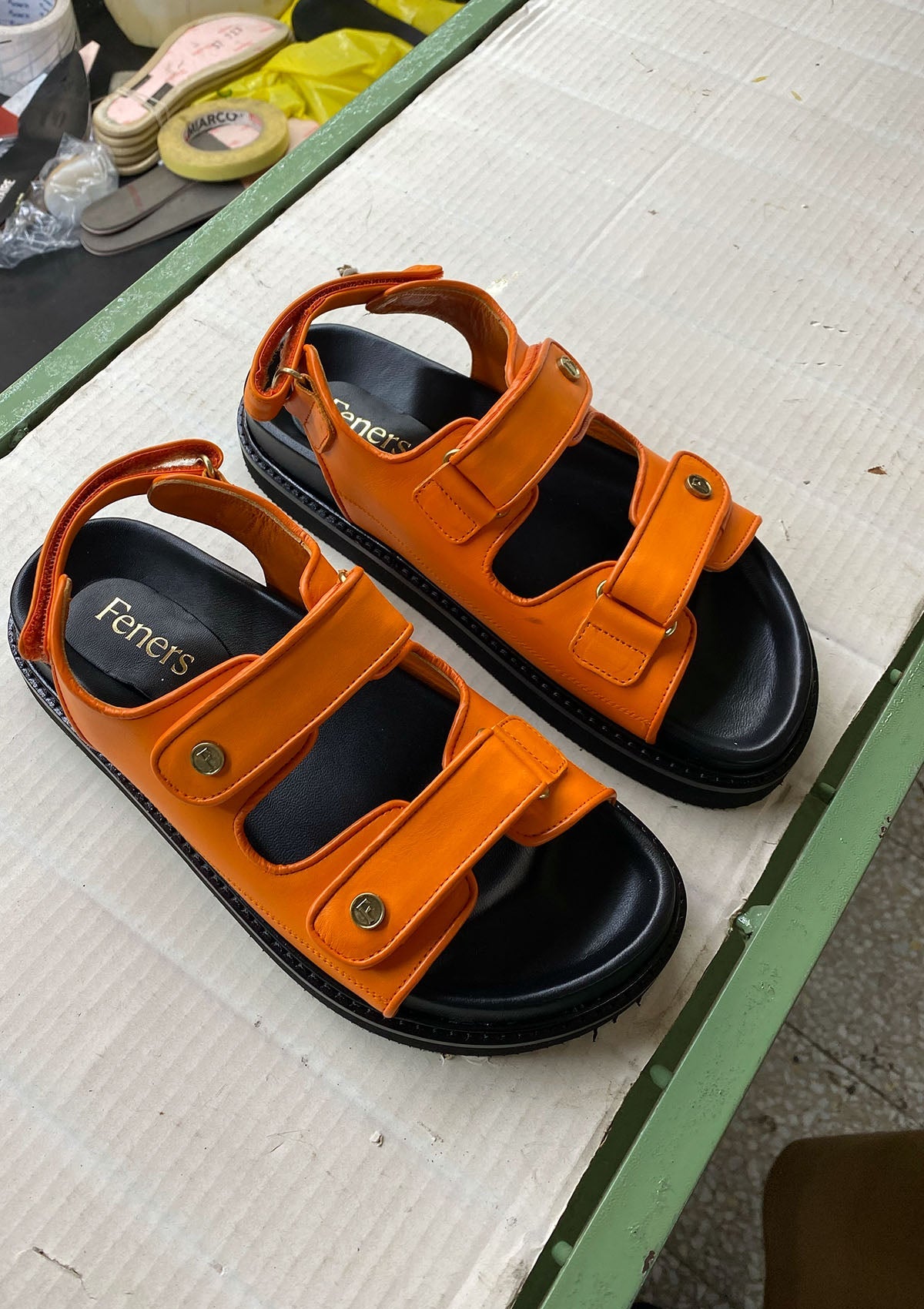 Sandales oranges en cuir vegan - je m'en fous tangerine