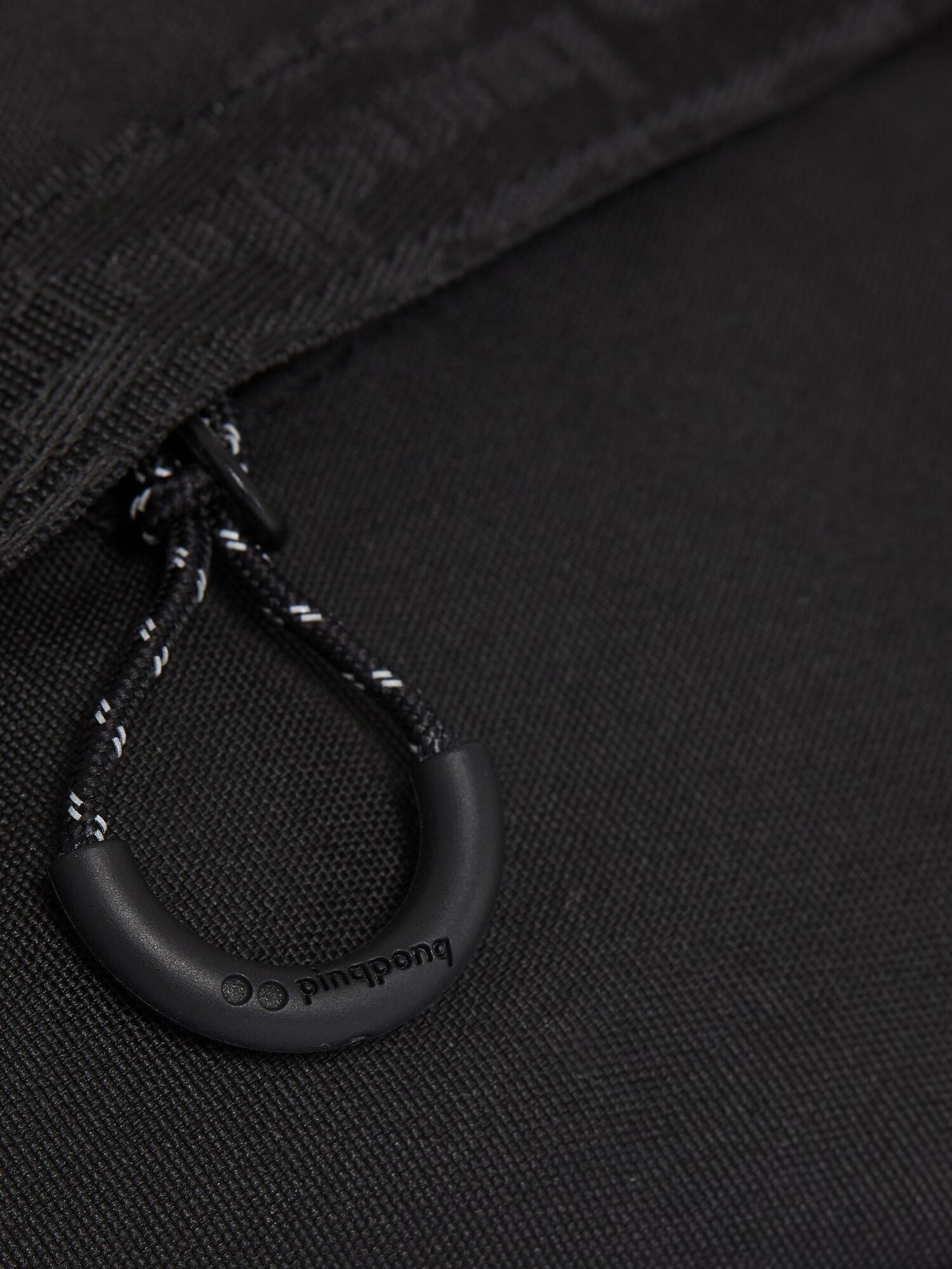 Banane en matière recyclée | noir "brik rooted black"