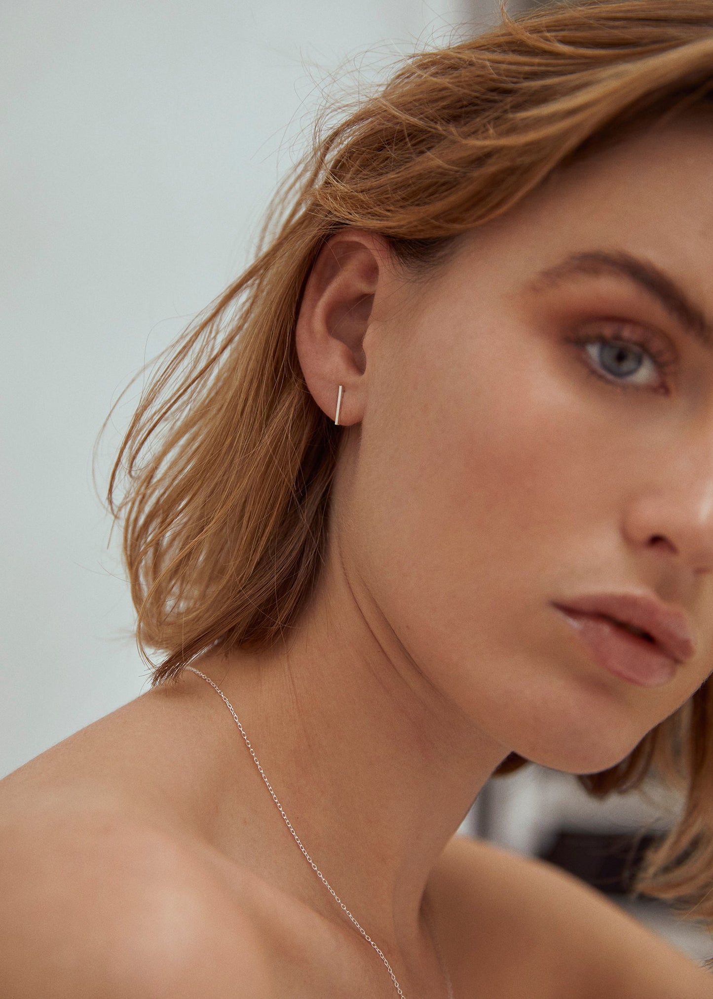 Boucles d'oreilles Studs barre en or recyclé 9ct - Gold Minimal Bar Studs