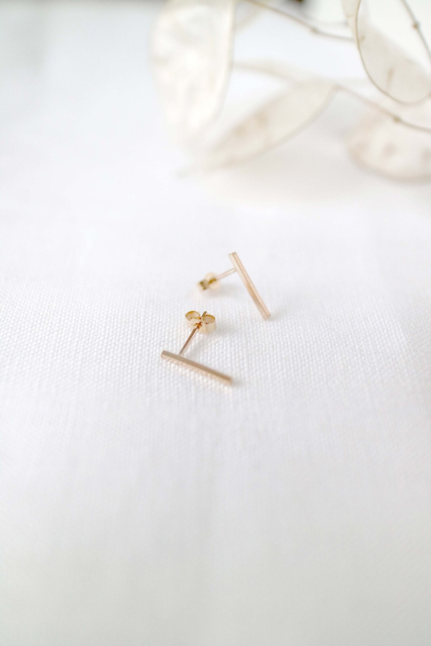 Boucles d'oreilles Studs barre en or recyclé 9ct - Gold Minimal Bar Studs