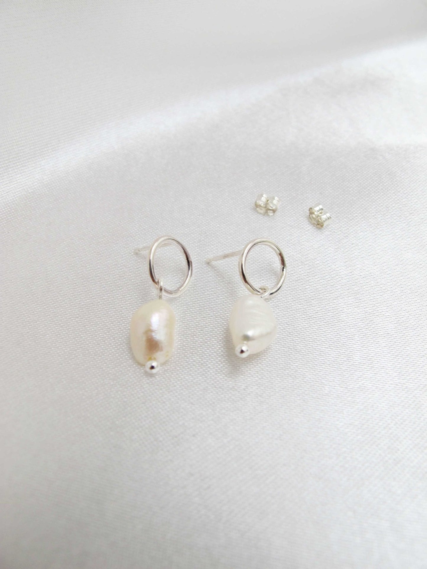 Boucles d'oreilles avec perle en argent recyclé - minimal pearl stud