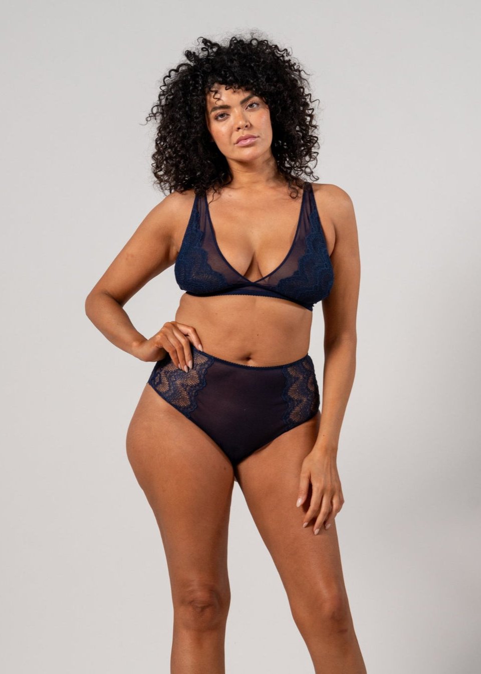 Soutien-gorge en polyamide recyclé | bleu "lace mesh plunge bralette - navy"