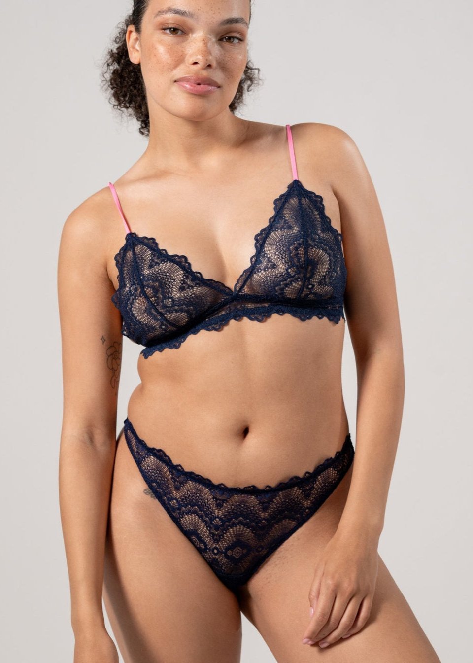 String en matières recyclées | bleu "lace thong - navy"