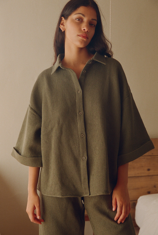 Haut de pyjama en coton biologique | vert "chemise mimosa nid d'abeille kaki - kaki"