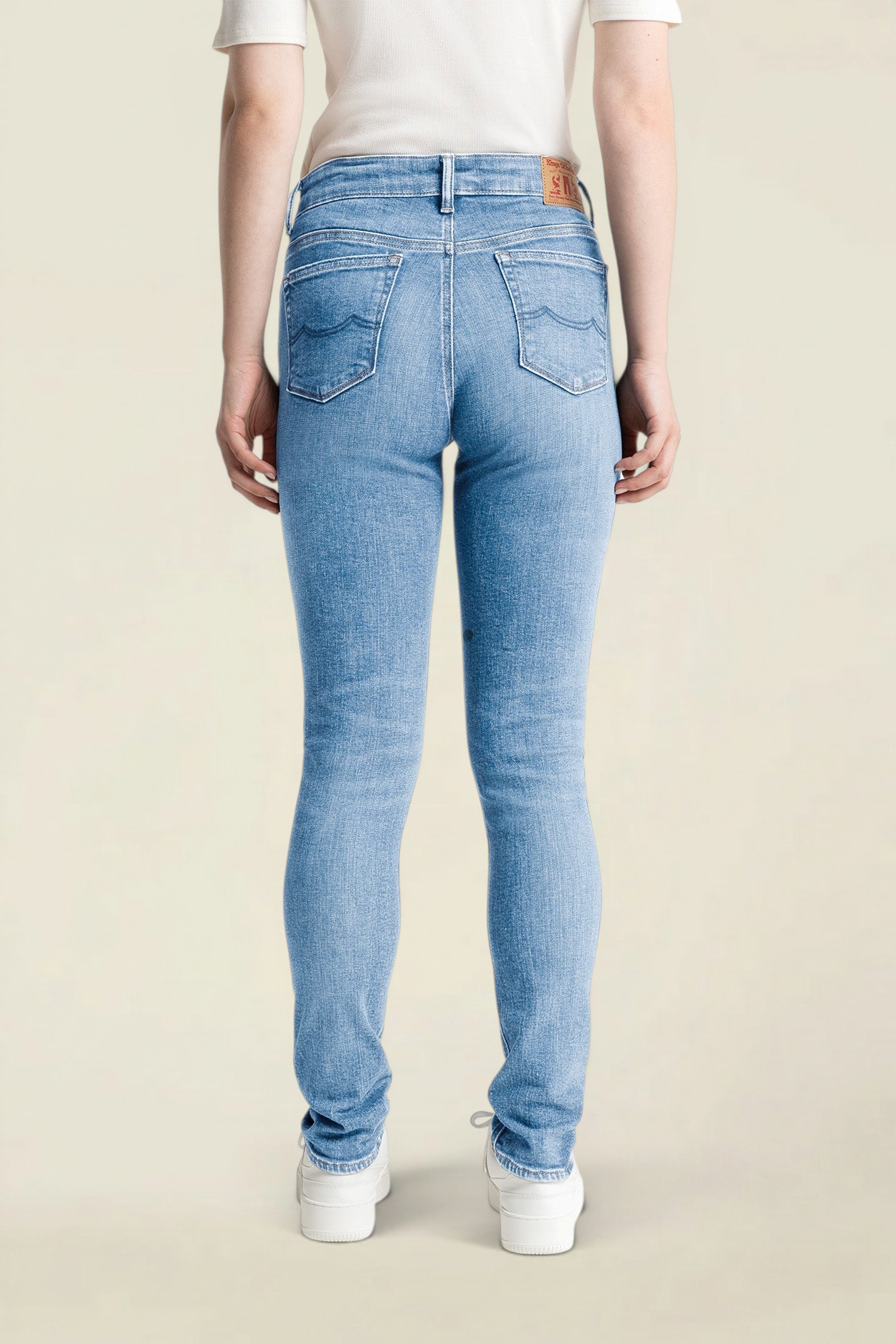 Jean slim en coton bio et recyclé | bleu clair "Juno medium - journey light used" | Journey-light-used